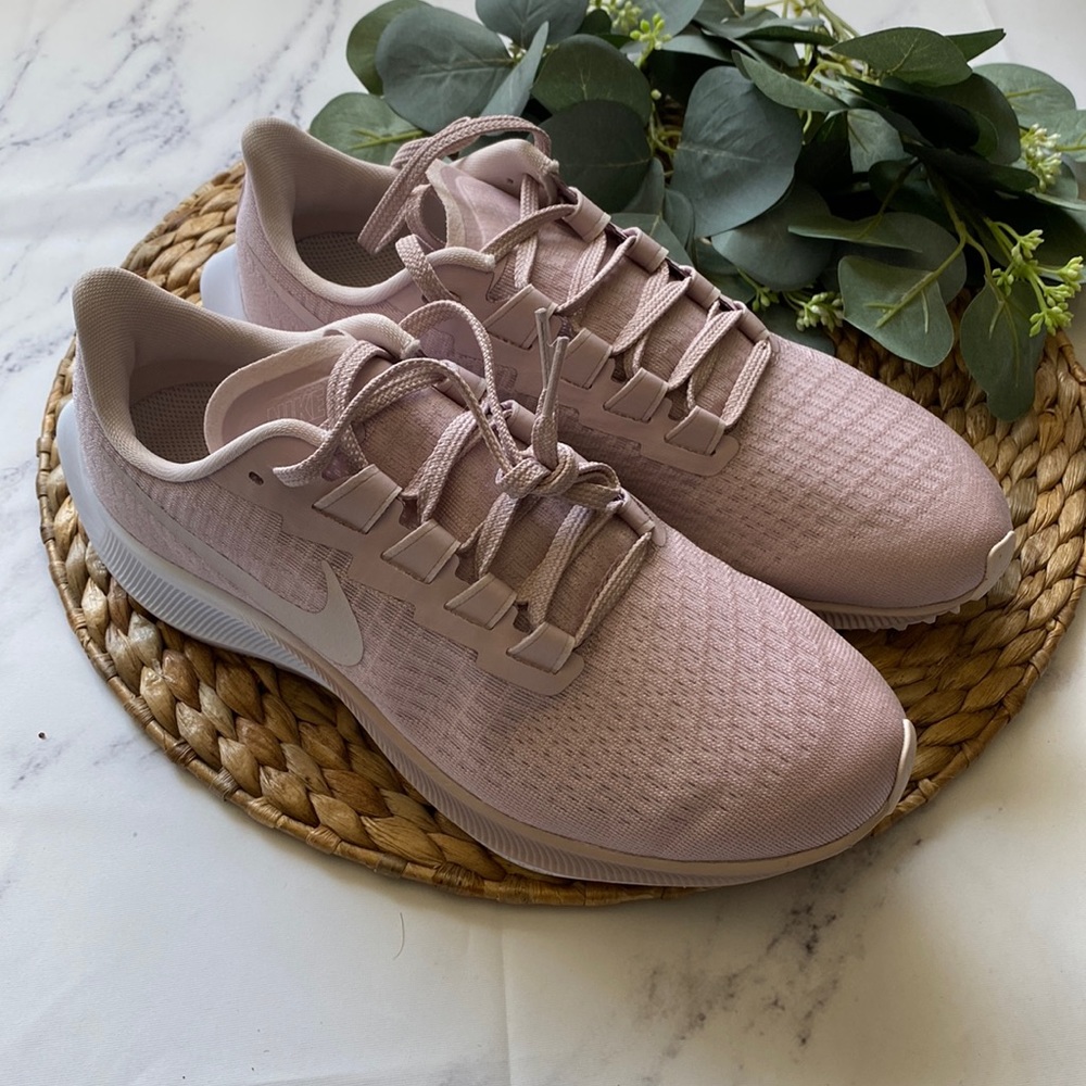 NWOB- Nike air Pegasus 37 running shoes - pink- size 8